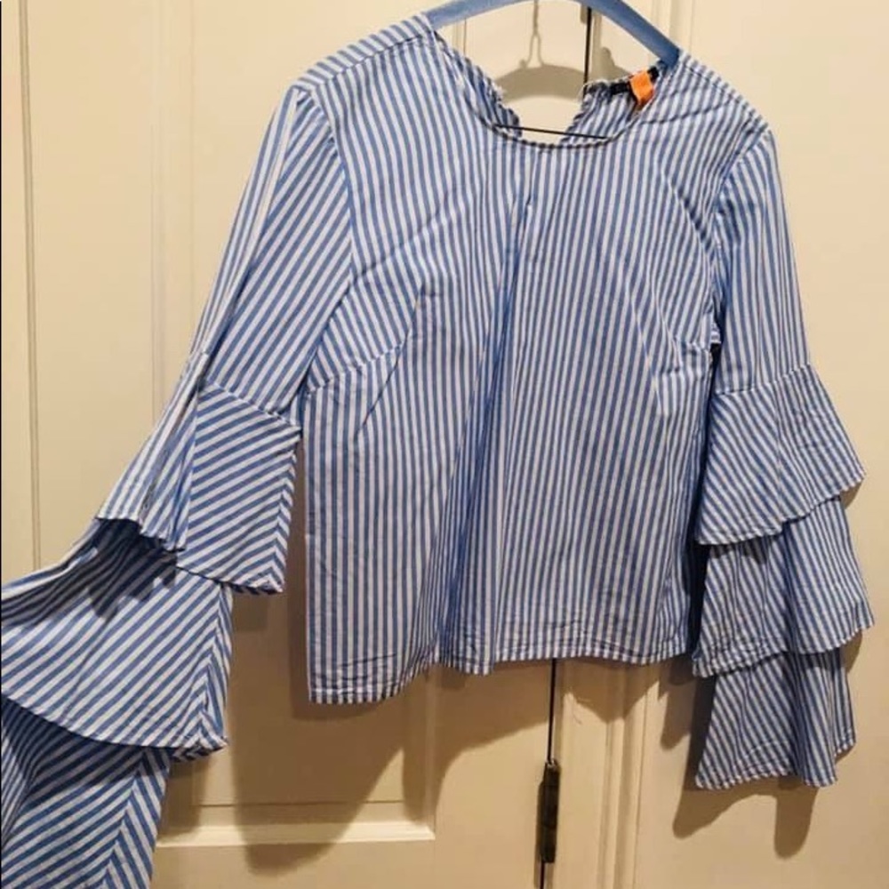 Gianni Bini Tiered Sleeve Top